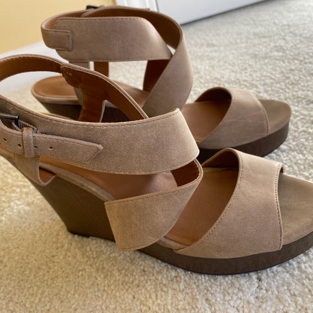INDIGO RD. tan suede strappy platform sandals, 4" wedge, sz 10 - Picture 4 of 9
